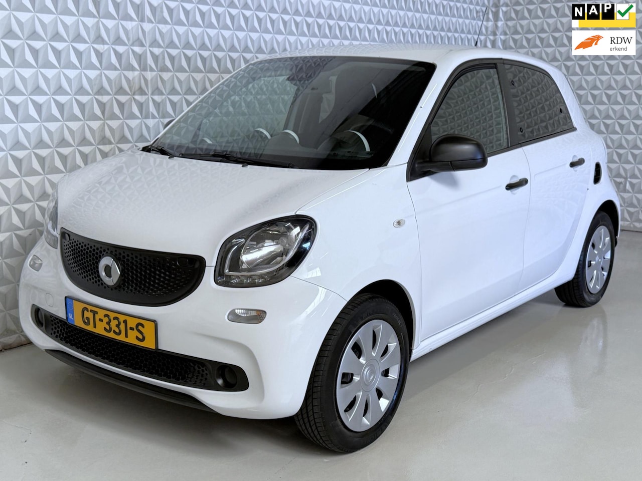 Smart Forfour - 1.0 Essential Edition Airco Cruise (2015) - AutoWereld.nl