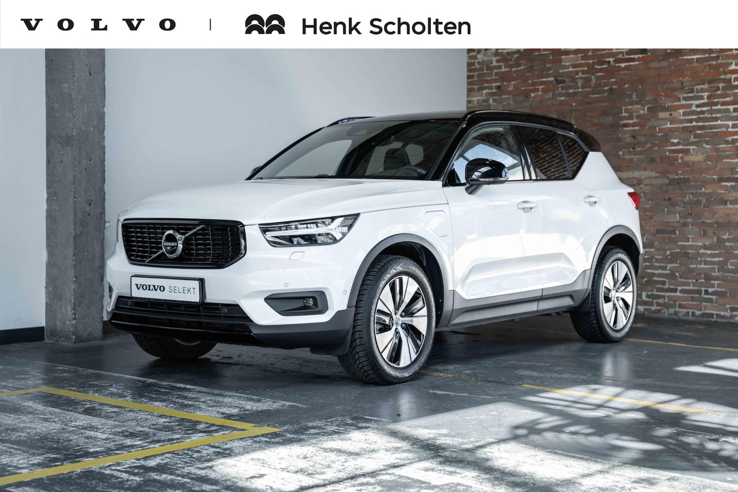 Volvo XC40 - T5 Recharge R-Design | Panoramadak | 360° Parkeercamera | Parkeersensoren voor + achter | - AutoWereld.nl