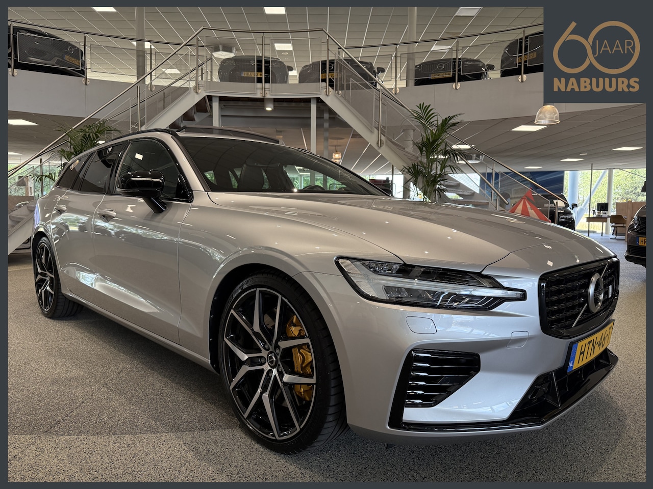Volvo V60 - 2.0 T8 AWD Polestar Engineered 2.0 T8 AWD Polestar Engineered, B&W, Pano, HUD, 360cam - AutoWereld.nl