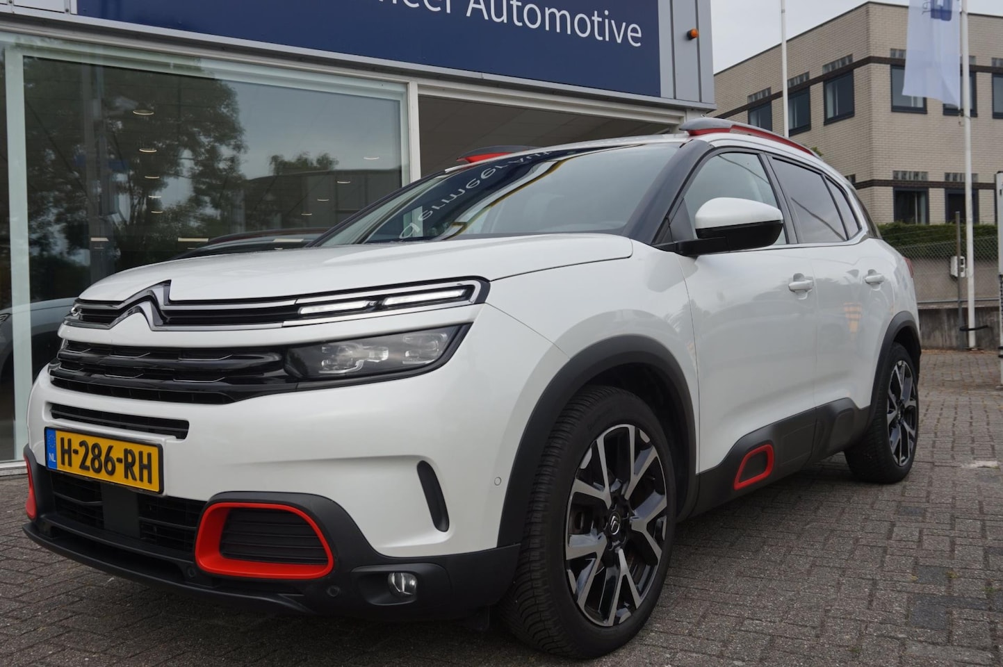 Citroën C5 Aircross - 1.2 PureTech Business Plus / navigatie / leer / trekhaak / car play - AutoWereld.nl