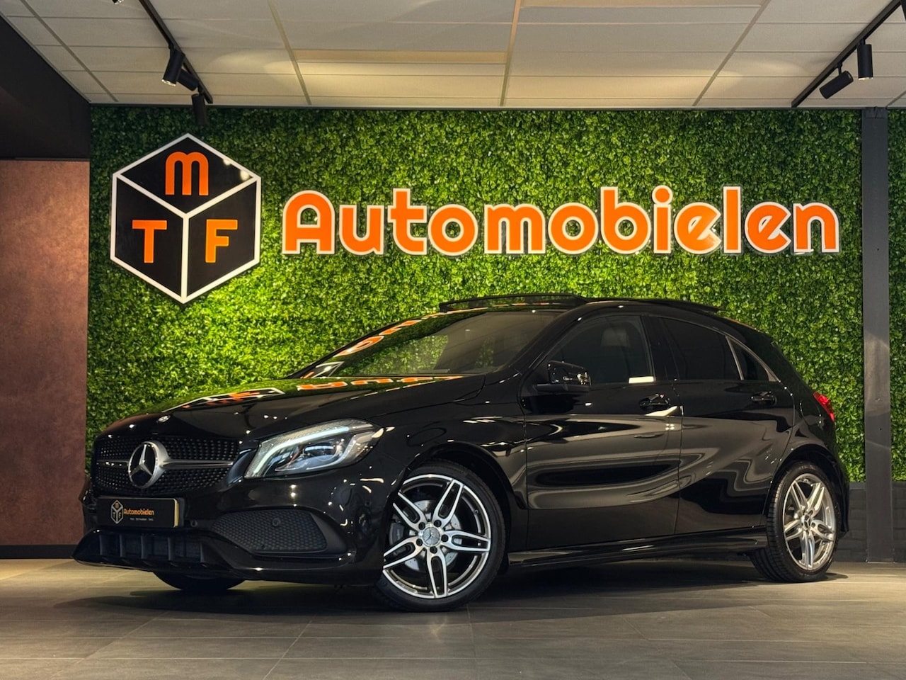 Mercedes-Benz A-klasse - 180 AMG Night Ed.|PANO|GARANTIE|FACELIFT|NAVI - AutoWereld.nl