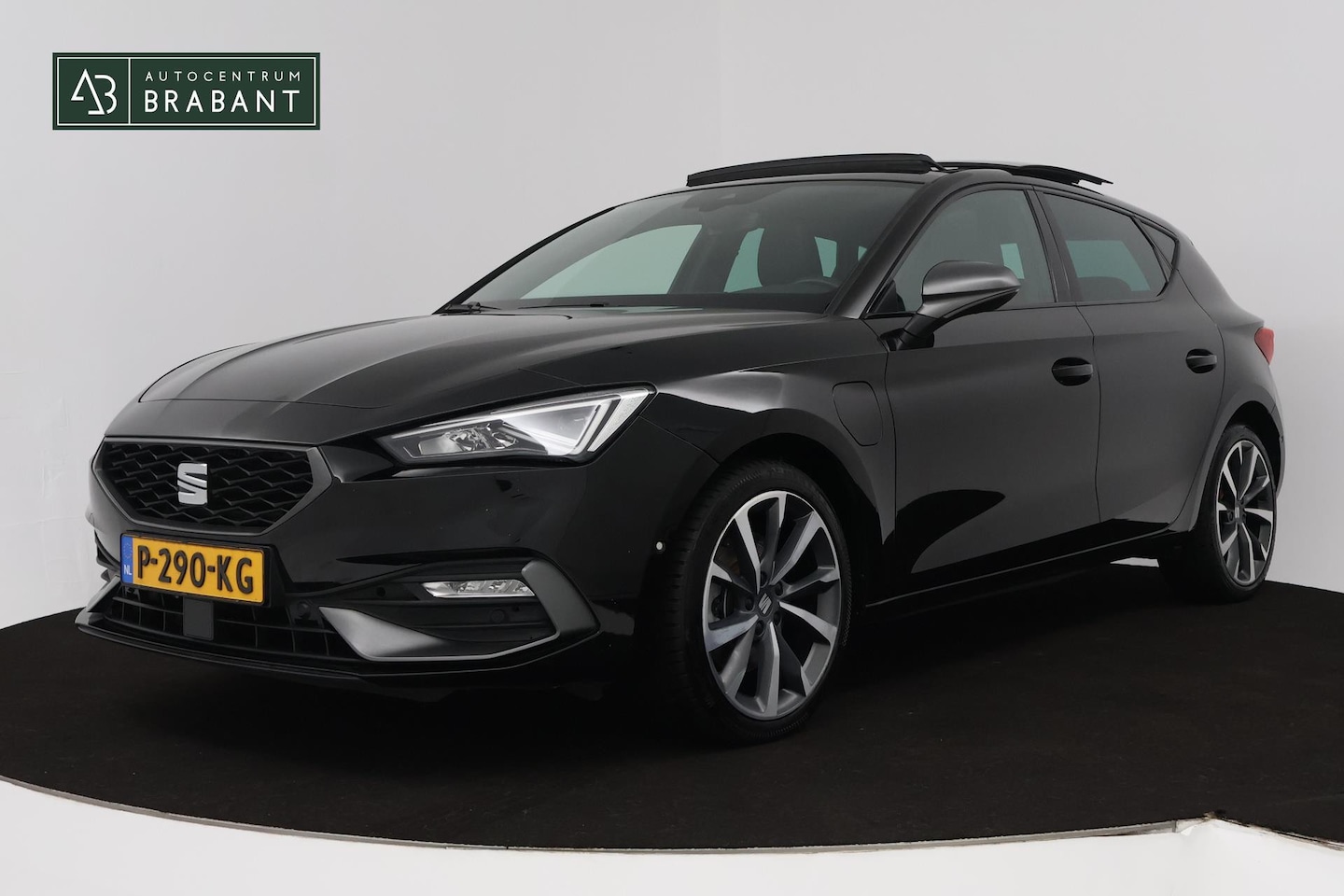 SEAT Leon - 1.4 TSI eHybrid PHEV FR Business Intense (PANORAMADAK, STUURVERWARMING, ACHTERUITRIJCAMERA - AutoWereld.nl