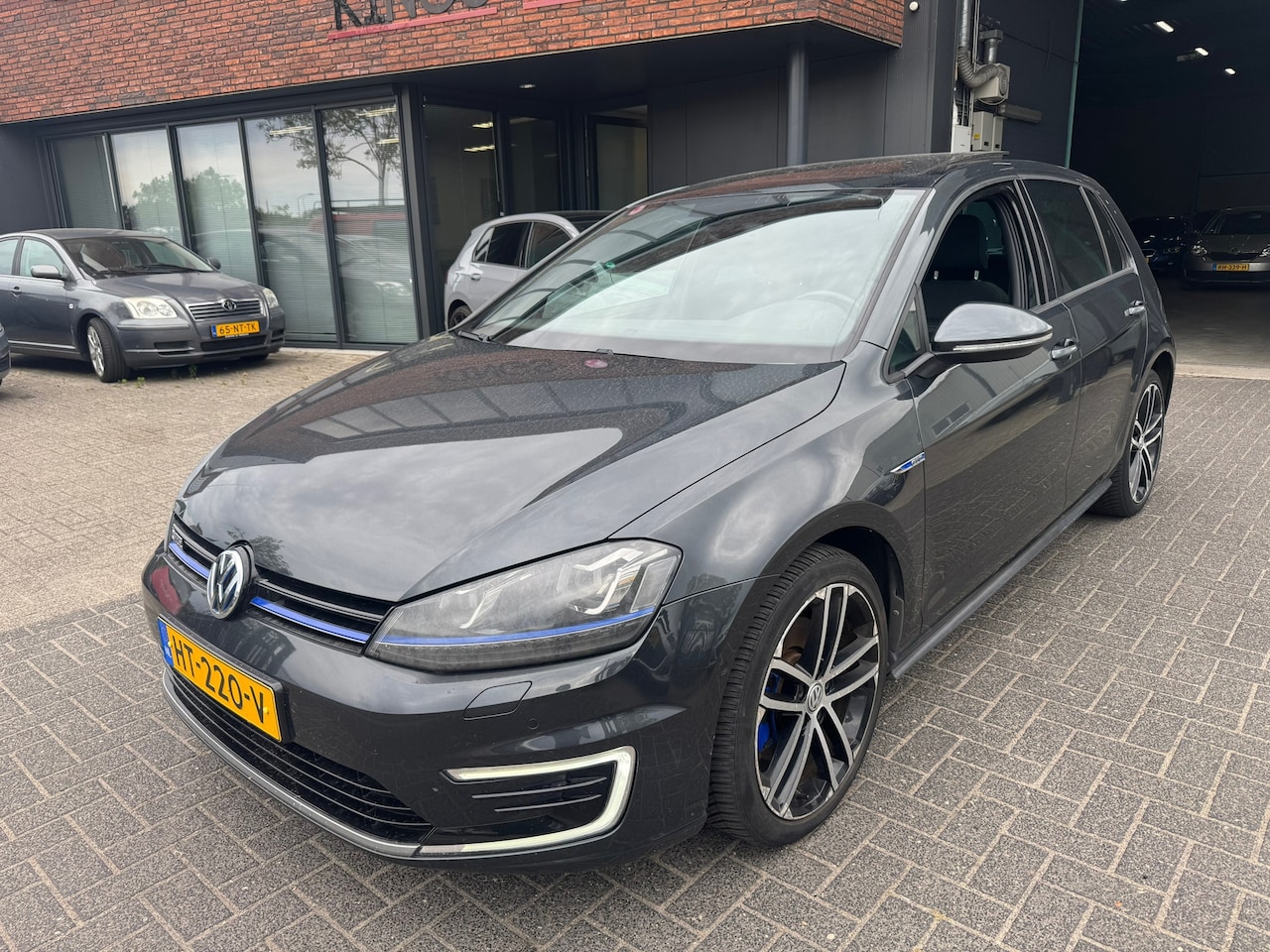 Volkswagen Golf - 1.4 TSI GTE PANO CAMERA STOELVERW DEALER ONDERHOUDEN - AutoWereld.nl