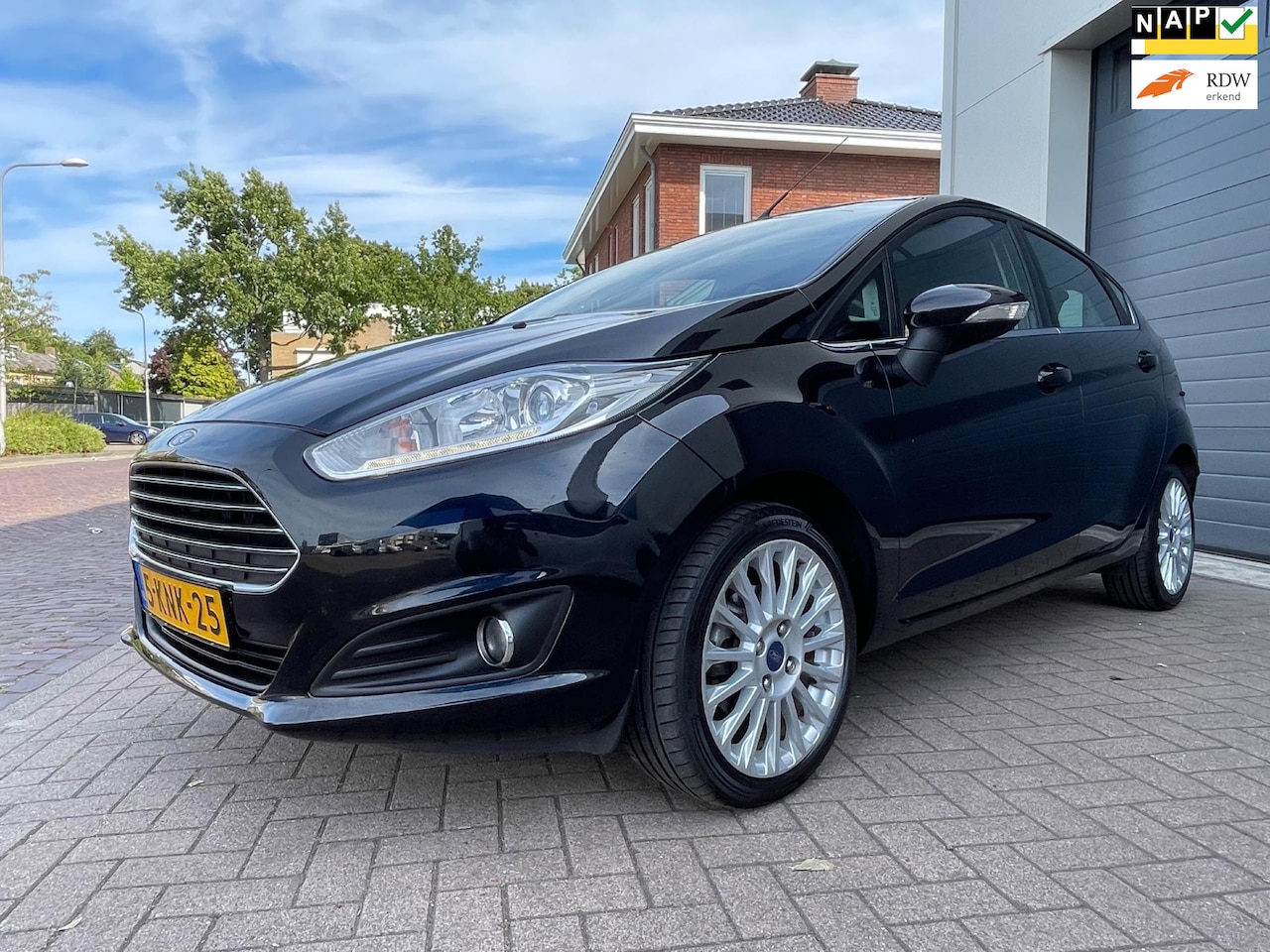 Ford Fiesta - 1.0 EcoBoost Titanium/Navi/Cruise-c/Led/Climate-c/Stoel-verwarming/Pdc/Goed-onderhouden - AutoWereld.nl