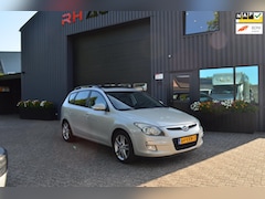 Hyundai i30 CW - 2.0i i-Catcher | Automaat | Dakje | Trekhaak | Clima