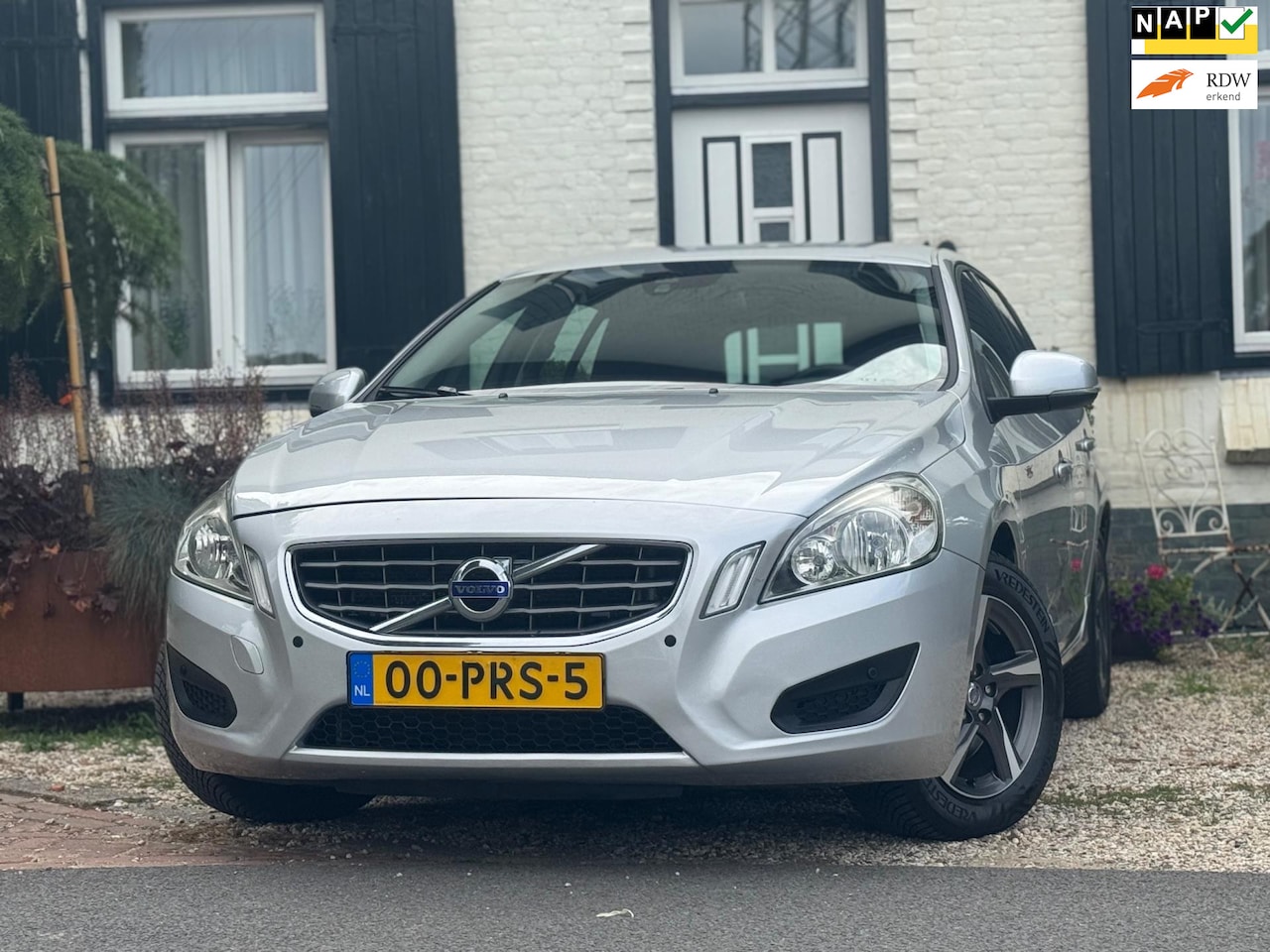 Volvo V60 - 1.6 T4 Kinetic|Navi|Bluetooth|Dealer onderhouden|Prachtige auto! - AutoWereld.nl
