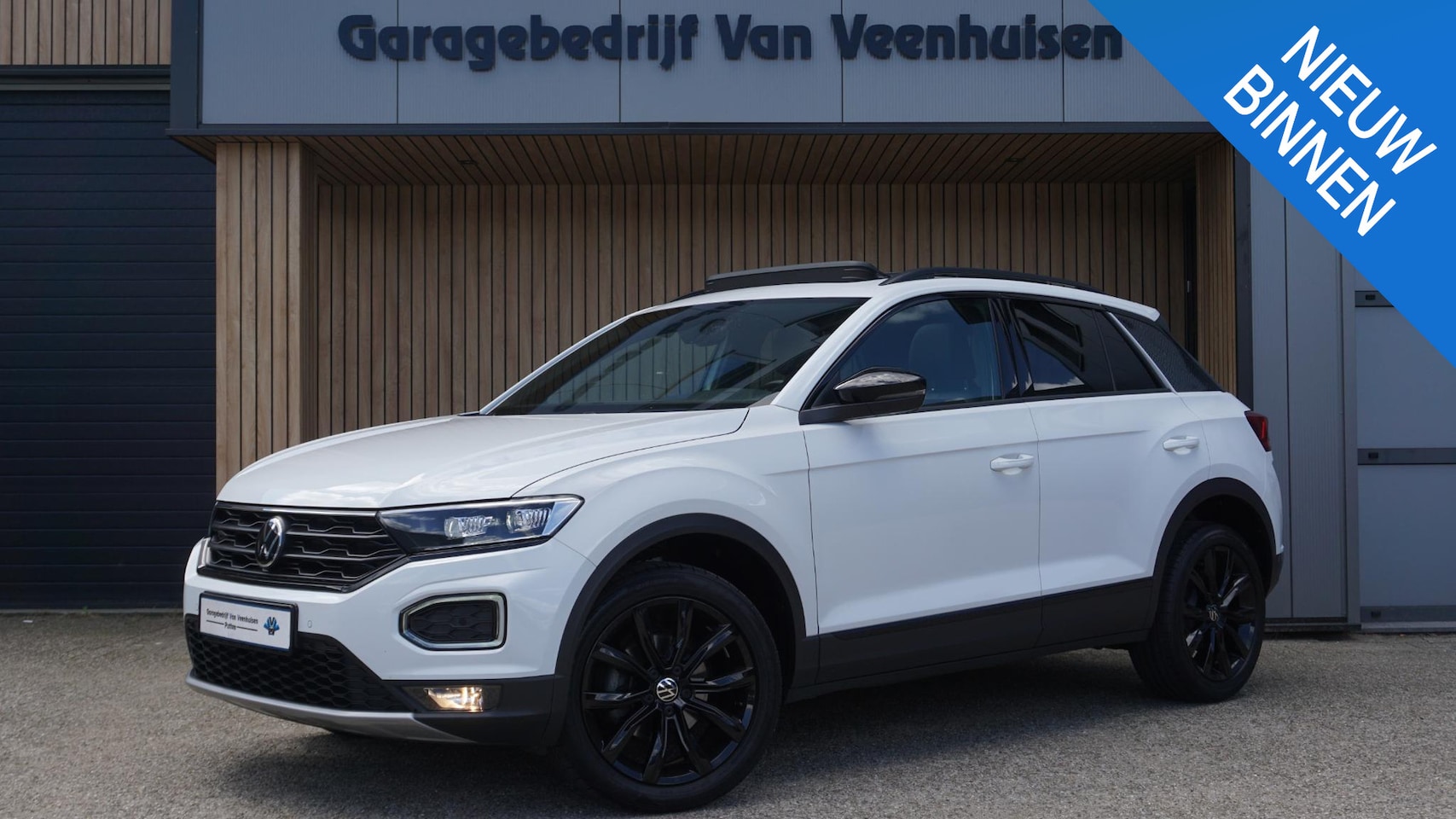 Volkswagen T-Roc - 1.5 TSI 150PK DSG Sport & Black Style Pano.Dak Virtual Cockpit 18inch LM LED A-camera *Zee - AutoWereld.nl