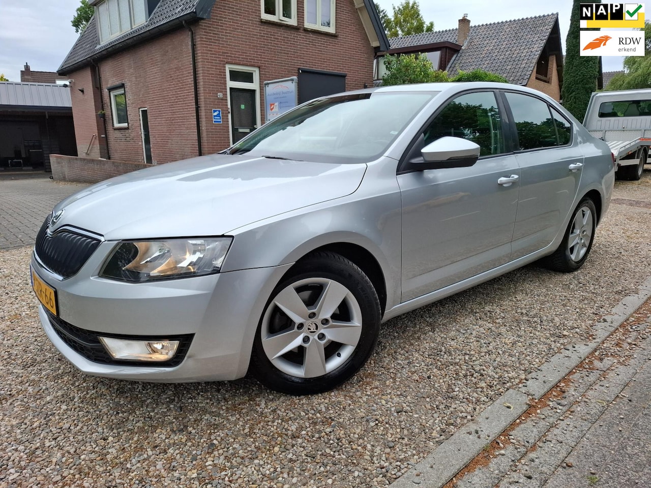 Skoda Octavia - 1.6 TDI Businessline 1e eig dealer ohdn navi cruise etc - AutoWereld.nl