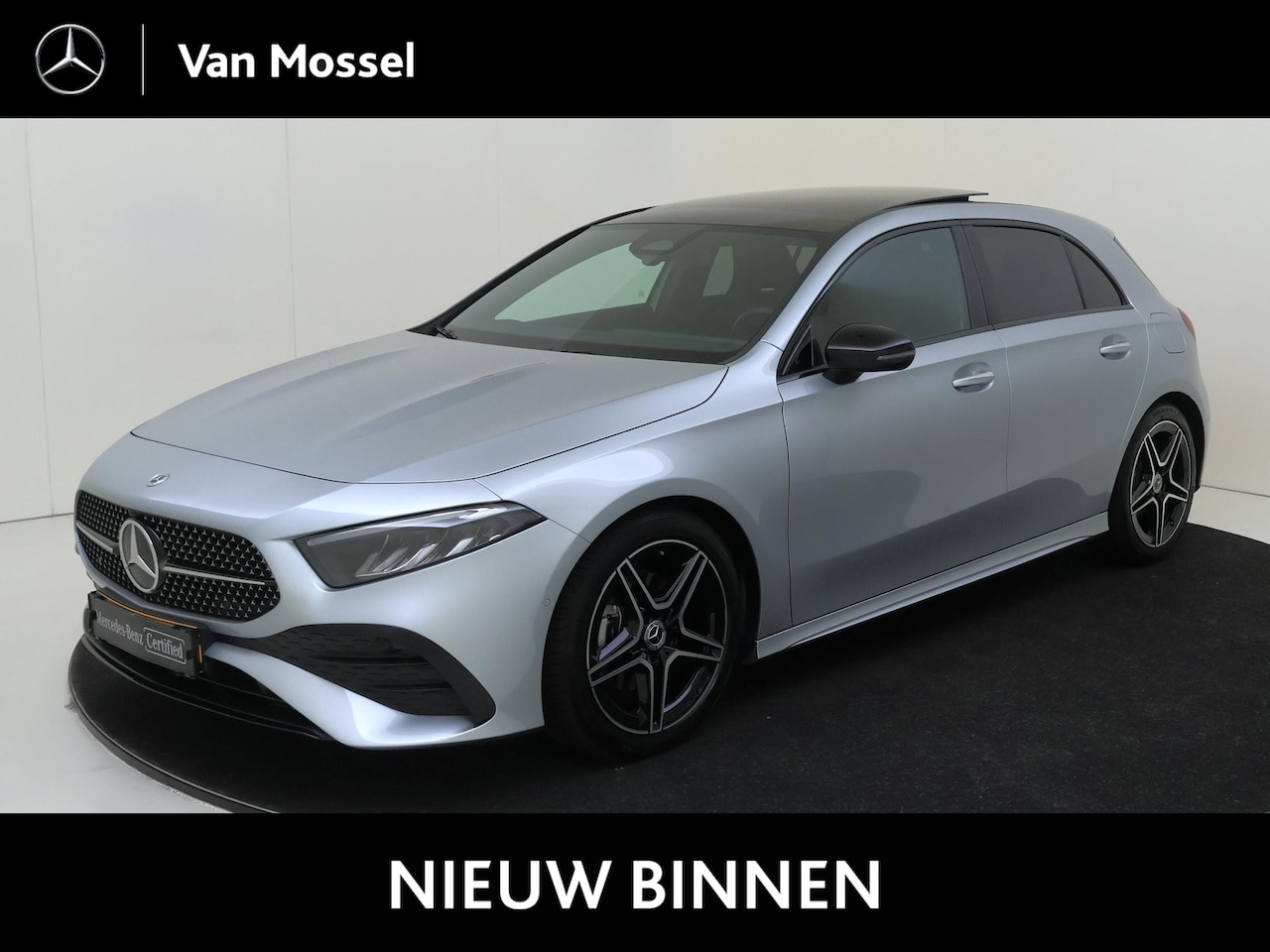 Mercedes-Benz A-klasse - 180 AMG Line / Stoelverwarming / Achteruitrijcamera / Panaroma-schuifdak / Night-Pakket / - AutoWereld.nl