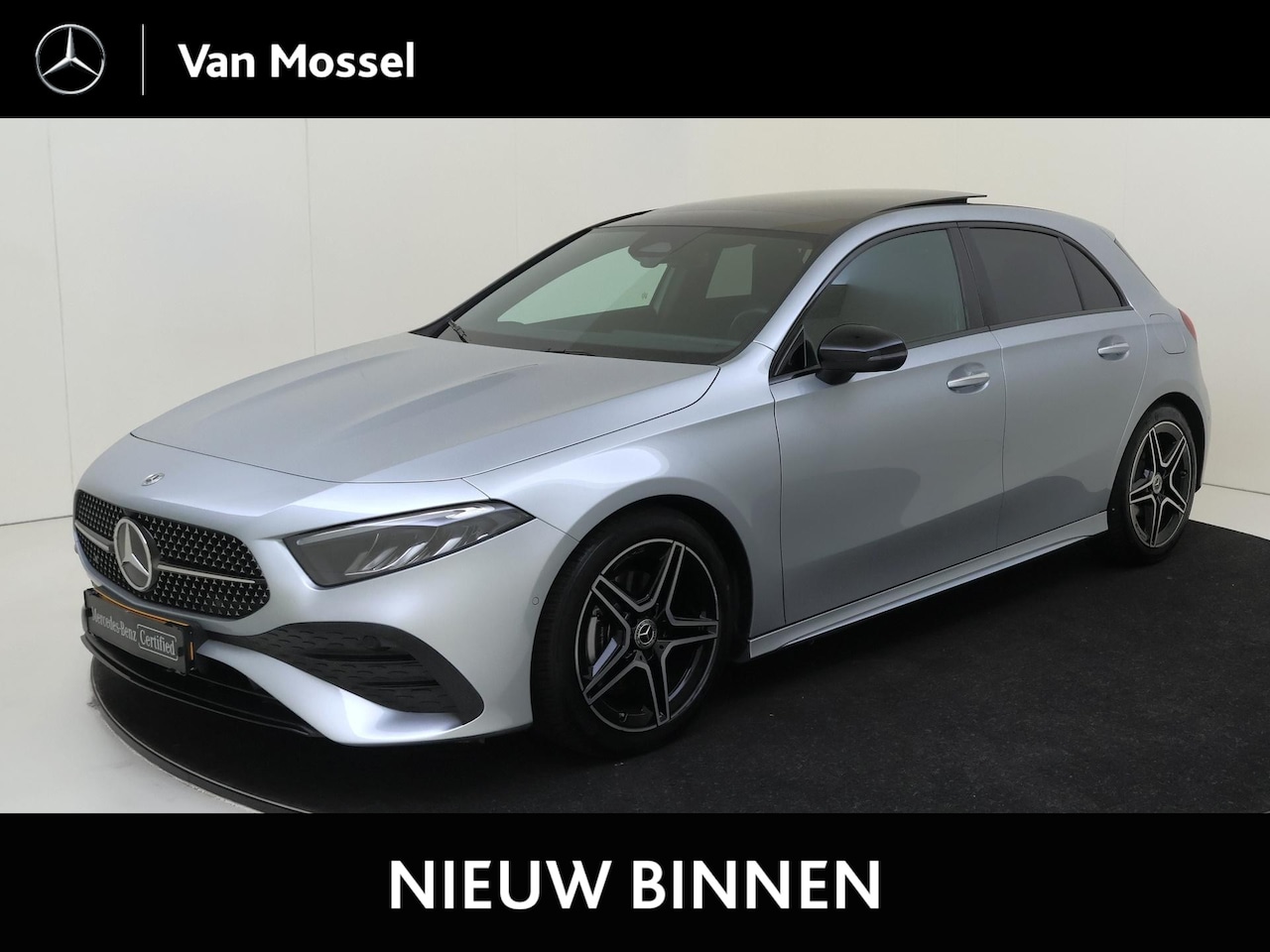 Mercedes-Benz A-klasse - 180 AMG Line / Stoelverwarming / Achteruitrijcamera / Panaroma-schuifdak / Night-Pakket / - AutoWereld.nl