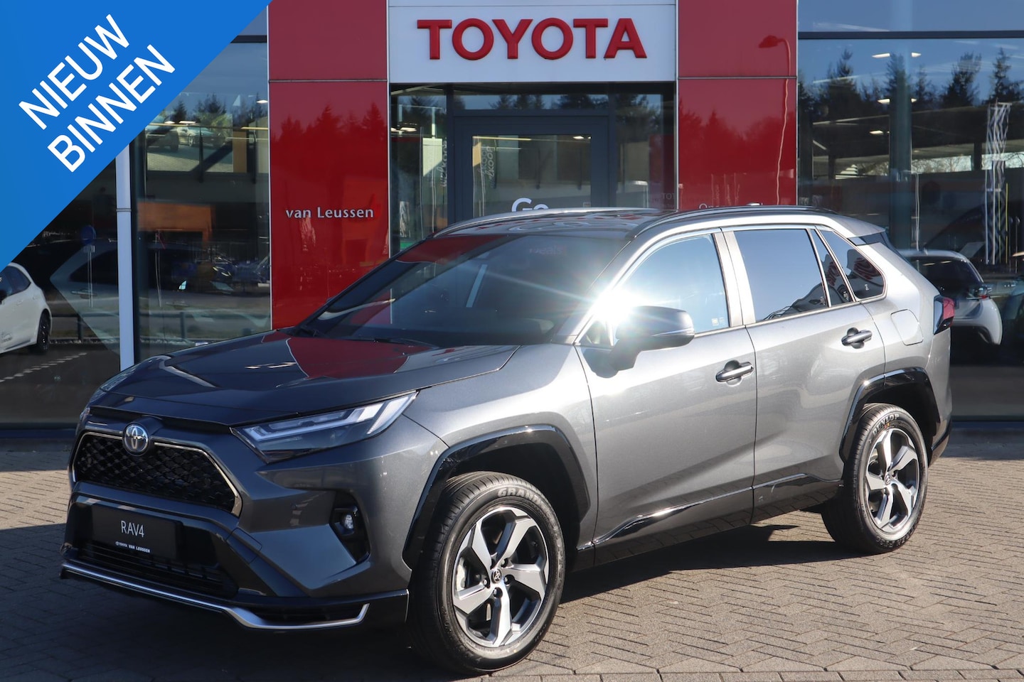 Toyota RAV4 - 2.5 PLUG-IN HYBRID AWD DYNAMIC NIEUW & DIRECT LEVERBAAR! STOELVERW. NAVI 1500KG TREKGEW. A - AutoWereld.nl