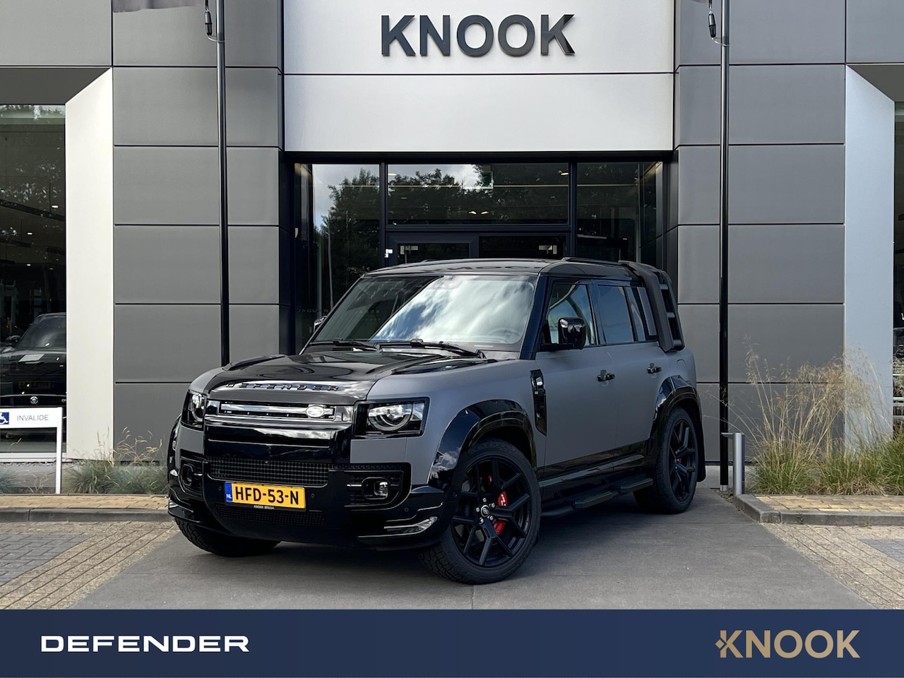 Land Rover Defender 110 - P300e X-Dynamic HSE | Urban WideTrack | Quicksilver | Eiger Grey Satin | - AutoWereld.nl
