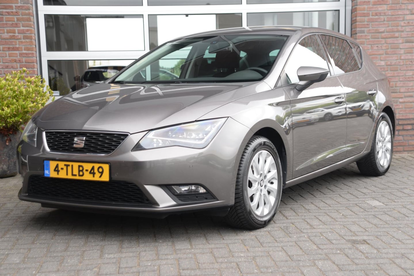 SEAT Leon - 1.4 TSI Style Business | Navigatie | Trekhaak | All Seasons | - AutoWereld.nl