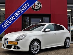 Alfa Romeo Giulietta - 1.4 T Exclusive TCT 170PK | 18" velgen | Navigatie