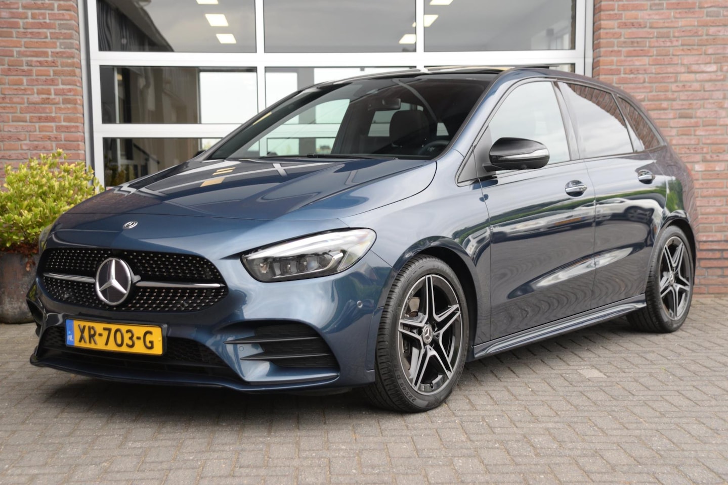 Mercedes-Benz B-klasse - 180 Launch Edition Premium Plus | 360 Camera | Pano | - AutoWereld.nl