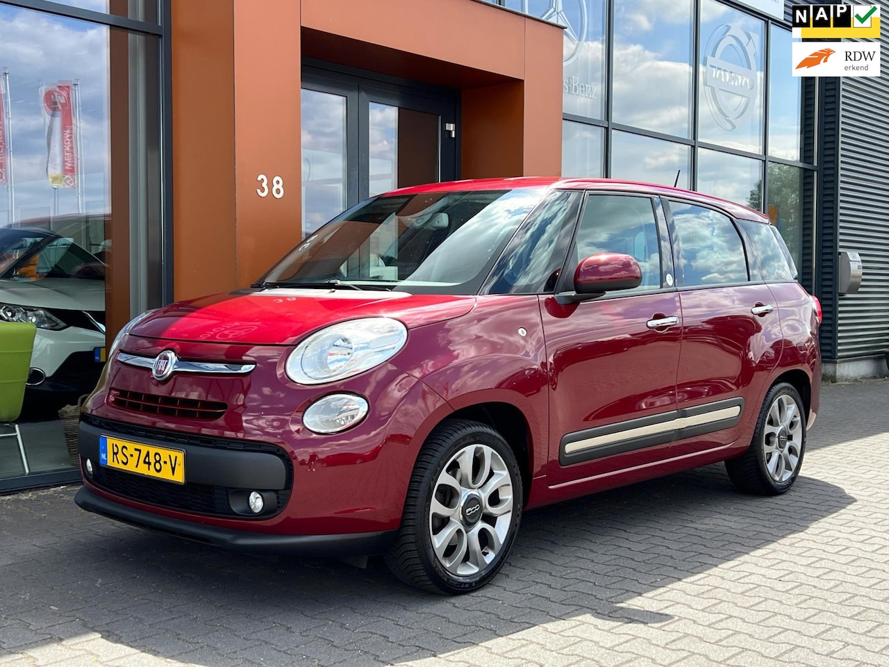 Fiat 500 L Living - 0.9 TwinAir 7p.|Leer|Camera|Navi|BT audio - AutoWereld.nl
