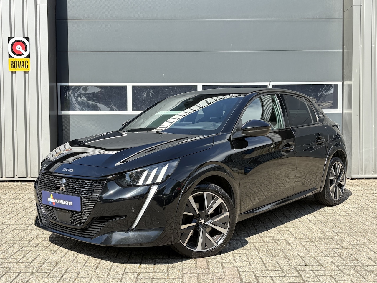 Peugeot 208 - 1.2 PureTech GT-Line Automaat | Navi | Carplay/Android | Camera | Keyless | Cruise & Clima - AutoWereld.nl