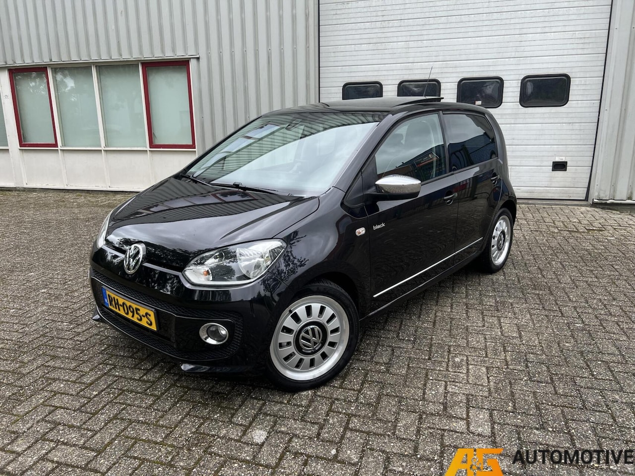 Volkswagen Up! - 1.0 high up! Black Edition 75pk | BOMVOL! | - AutoWereld.nl