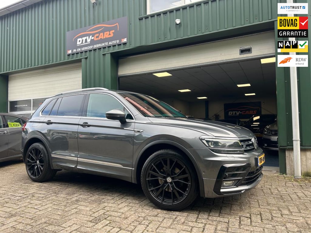 Volkswagen Tiguan - 2.0Tdi DSG Grijs Kenteken 3x RLINE pano full opties - AutoWereld.nl