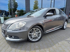 Suzuki Kizashi - 2.4 Sport 4WD Automaat Leder Open dak Climate Cruise 17'' LM-Velgen