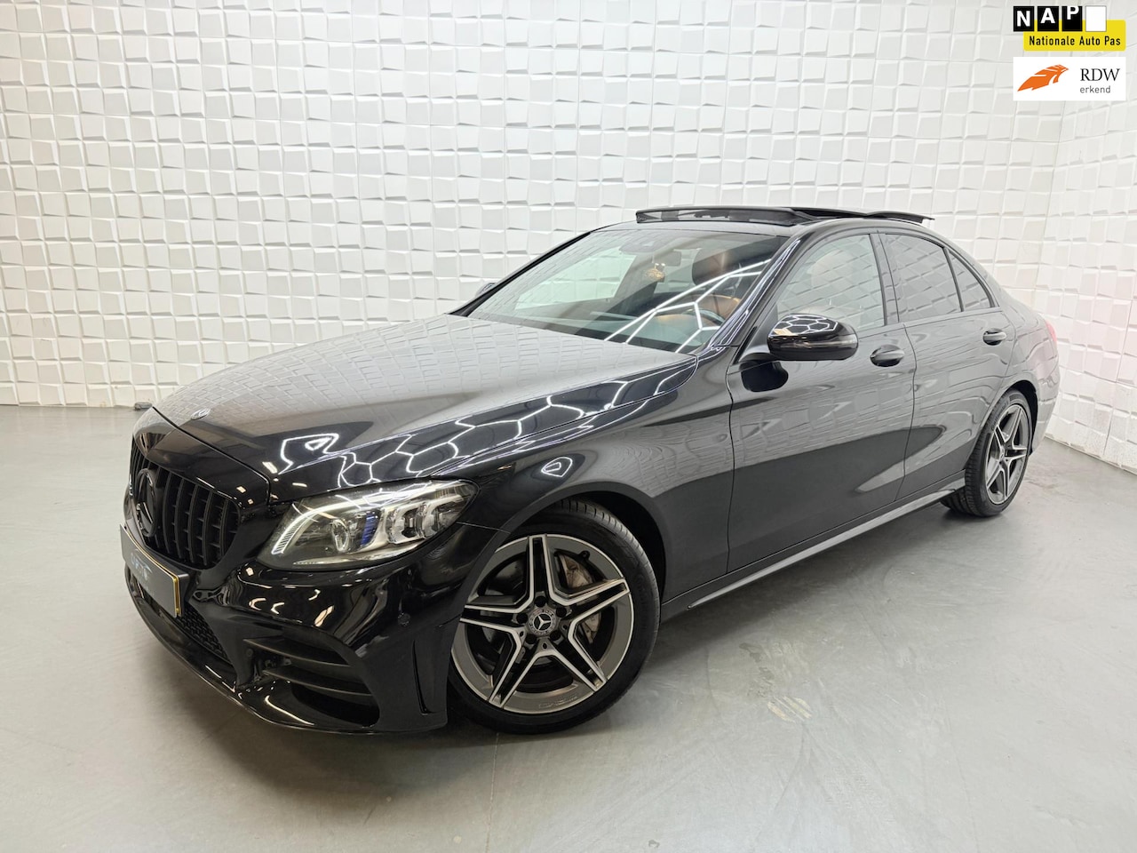 Mercedes-Benz C-klasse - 180 AMG NIGHT PANO VIRTUAL CAMERA - AutoWereld.nl