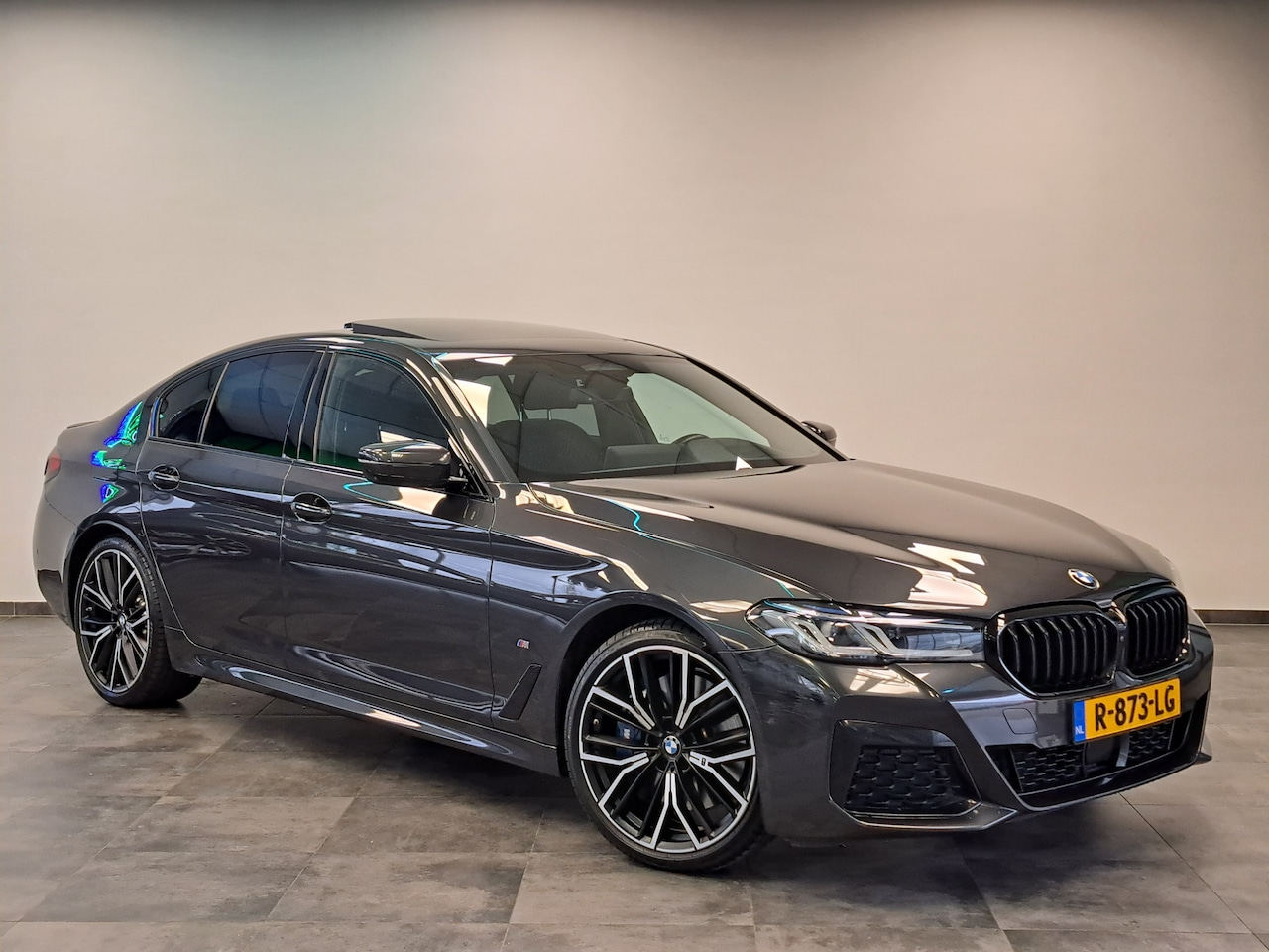 BMW 5-serie - 545e xDrive High Executive Edition M-sport Schuif/kantel dak Harman/Kardon - AutoWereld.nl