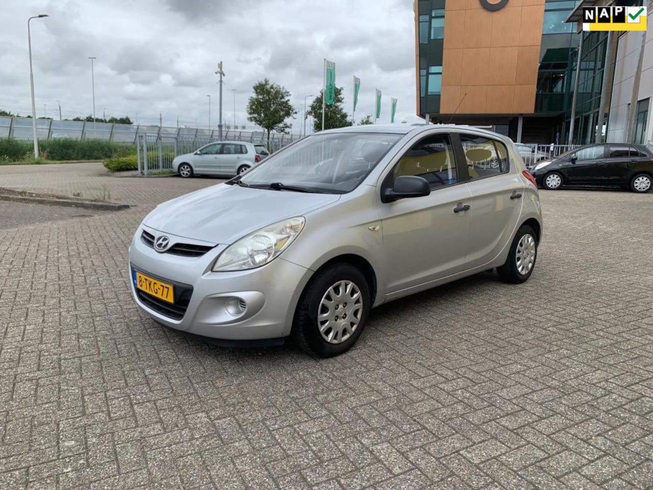 Hyundai i20 - 1.2i i-Drive Zilver 2012 Airco Elek ramen 5-drs - AutoWereld.nl