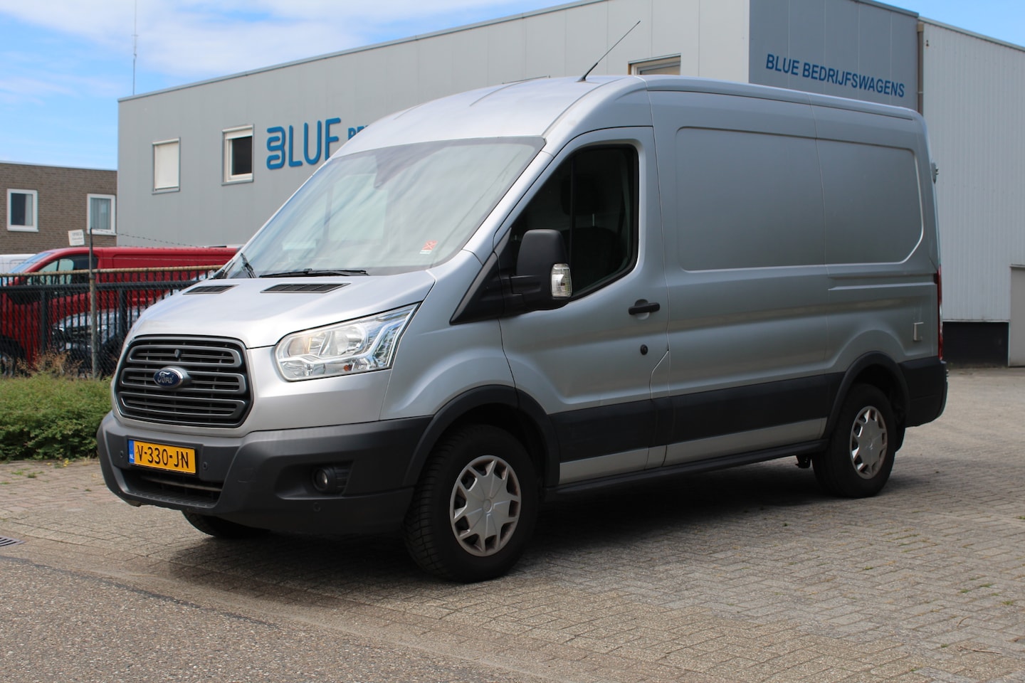 Ford Transit - 350 2.0 TDCI 130PK Euro6 L2H2 RWD Trend Service bus /  Werkplaats inrichting - AutoWereld.nl