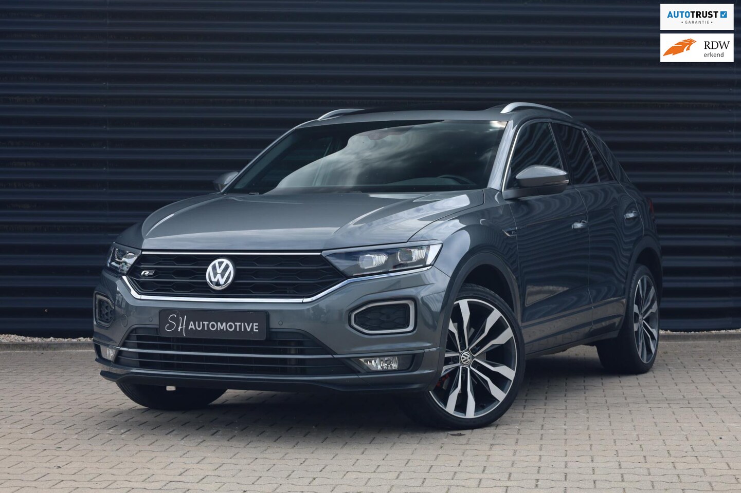 Volkswagen T-Roc - 2.0 TSI 4Motion Sport R / PANO / CARPLAY / VIRTUAL / TREKHAAK - AutoWereld.nl