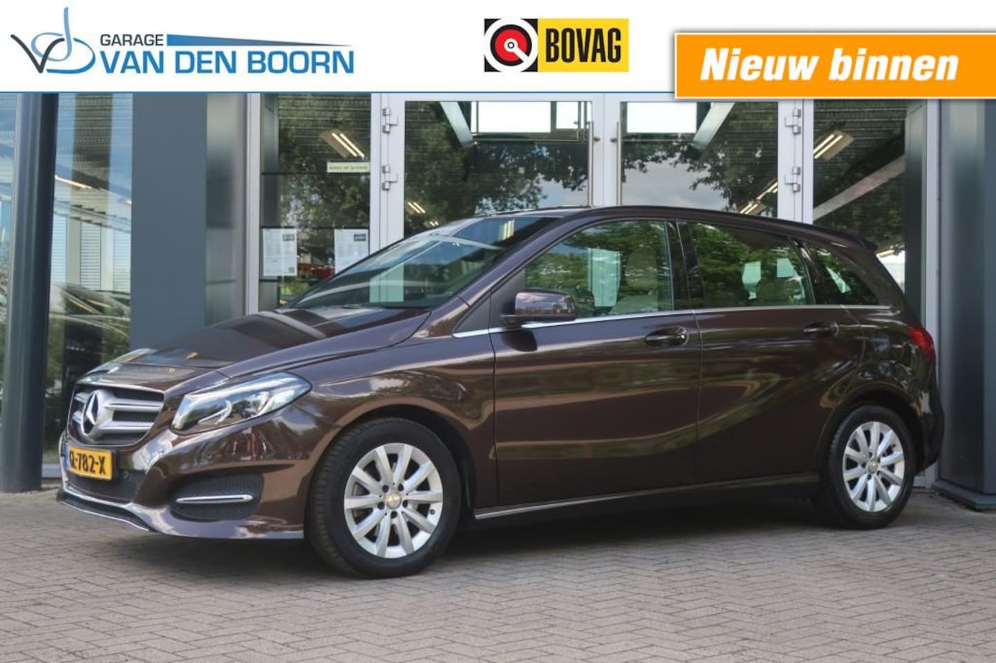 Mercedes-Benz B-klasse - 180 180, Trekhaak, Lederen Bekleding, Navi, LED, etc. - AutoWereld.nl