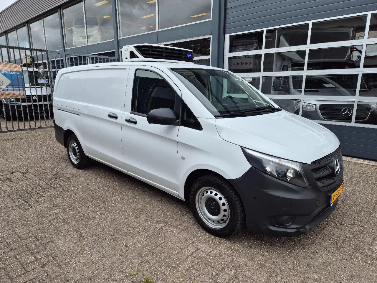 Mercedes-Benz Vito - 114 CDI L2 Koelwagen Xarios 350 St 230V +20C/ -20C - AutoWereld.nl