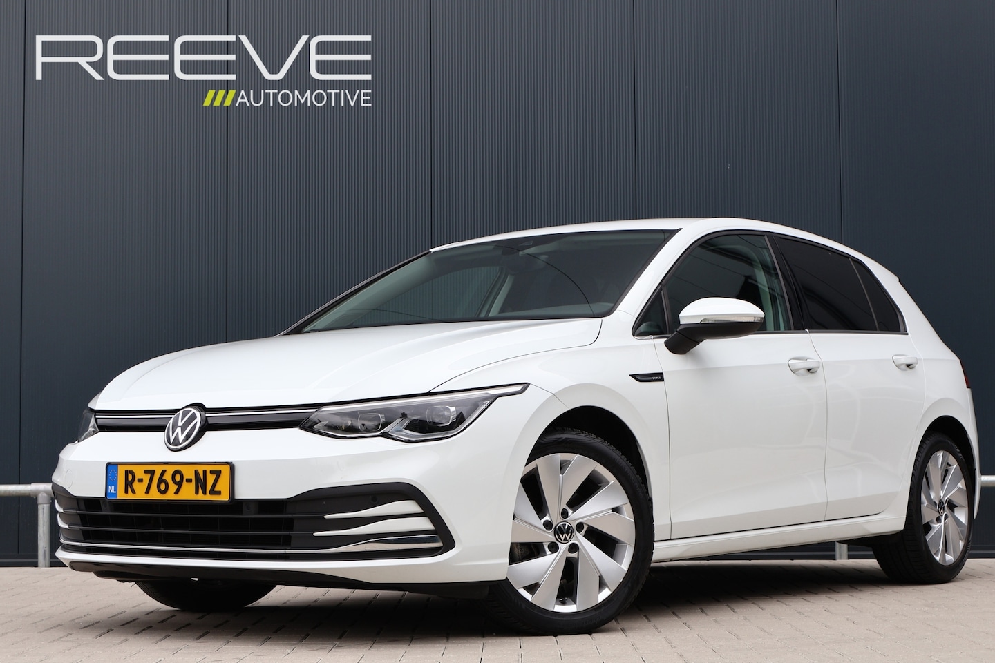 Volkswagen Golf Variant - 1.5 eTSI 150pk Style Automaat | Stoelverwarming | LED | ACC | Active Info Display | Velour - AutoWereld.nl
