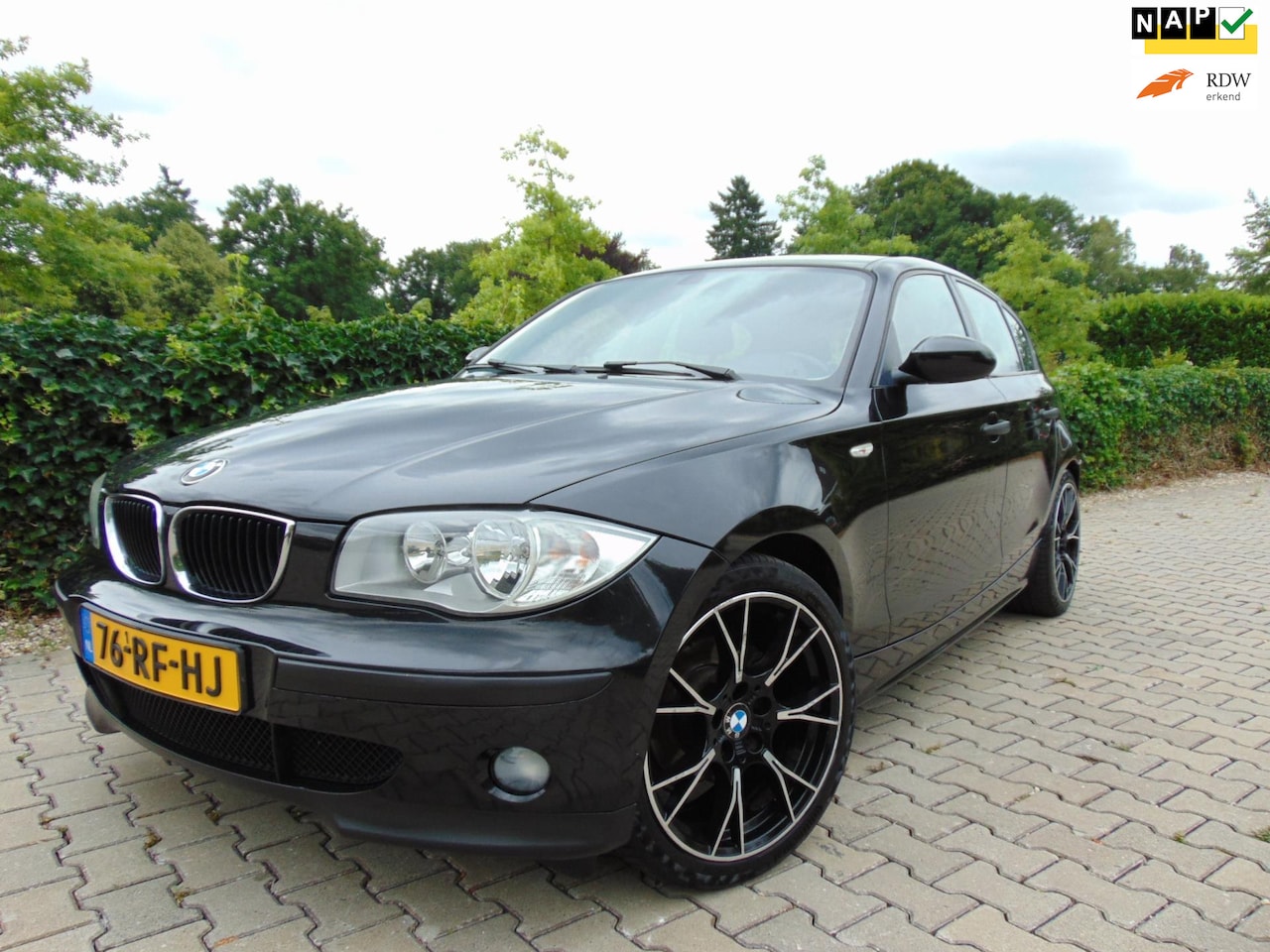 BMW 1-serie - 116i Executive 116i Executive 5-Deurs , Airco / Cruise / Leder / Navi-Multimedia / Isofix / 18" Lm Velgen - AutoWereld.nl