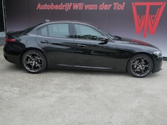 Alfa Romeo Giulia - 2.0T SUPER | AUTOMAAT | NAVIGATIE | KEYLESS | DAB | 19 INCH | NL-AUTO
