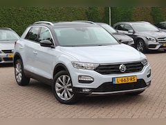 Volkswagen T-Roc - 1.5 TSI Sport / Trekhaak / Virtual Cockpit / Navigatie / Parkeerhulp V+A / Spiegelpakket /