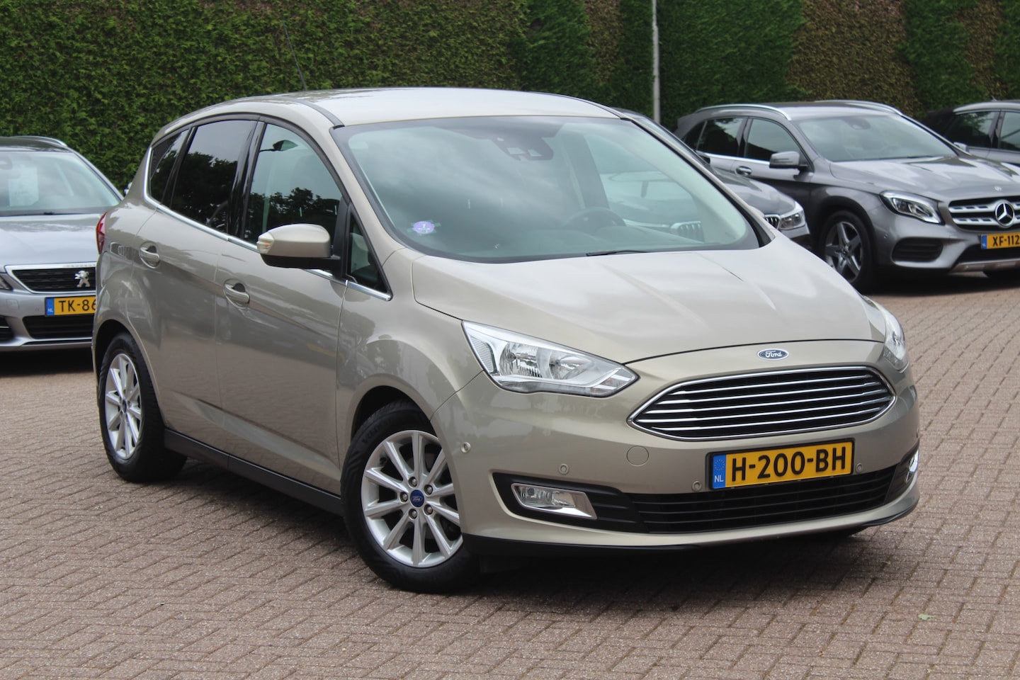 Ford C-Max - 1.0 Titanium / Trekhaak / Navigatie / Parkeerhulp V+A / 17'' / Stuur + Stoelverwarming / E - AutoWereld.nl