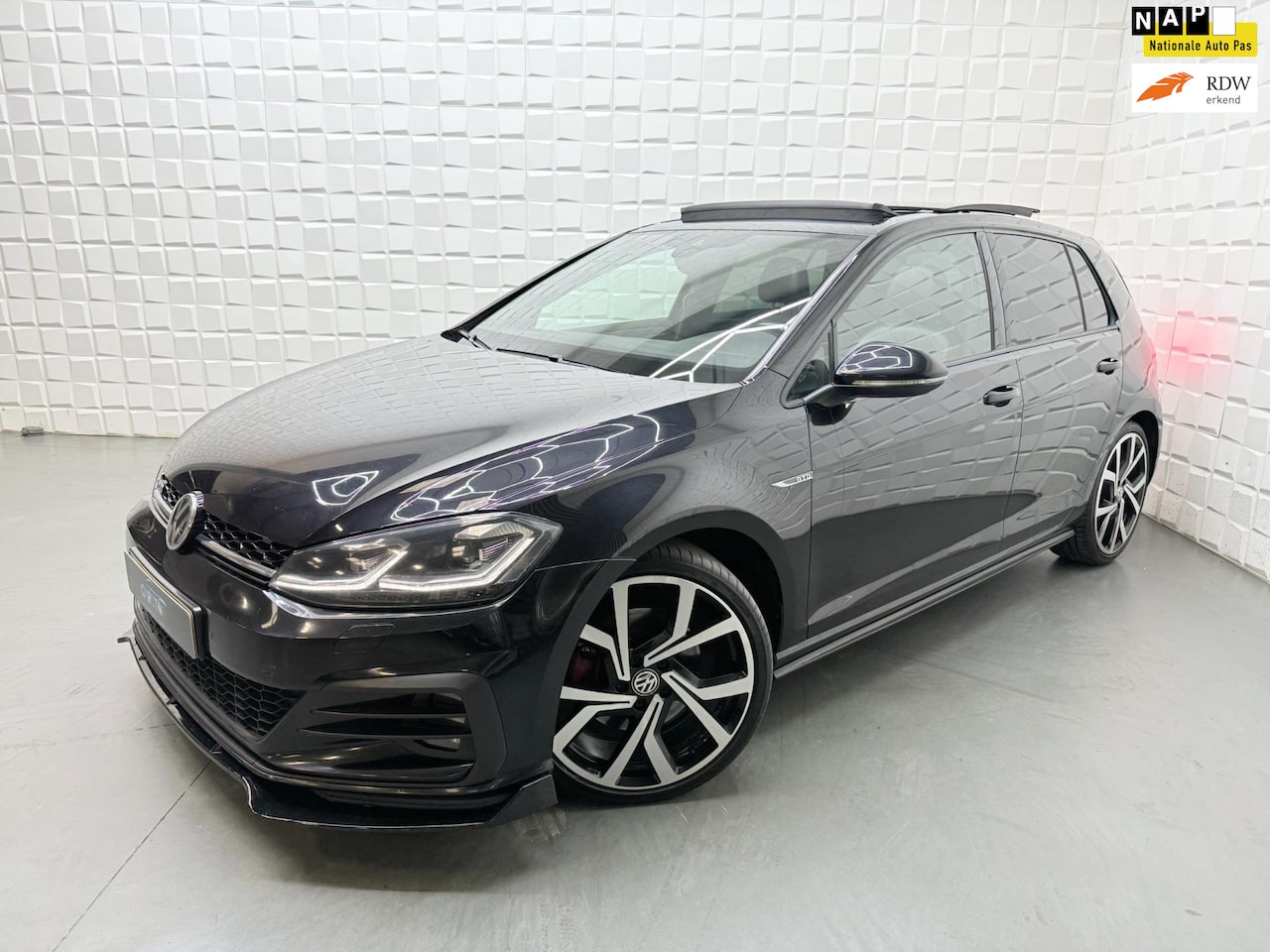 Volkswagen Golf - 2.0 TDI GTD PANO VIRTUAL LEER CAMERA ACC - AutoWereld.nl