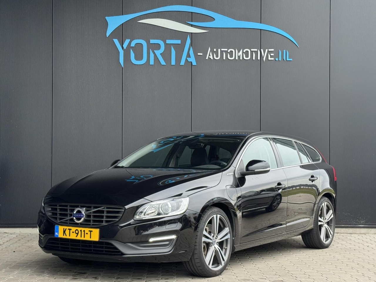 Volvo V60 - 2.4 D5 Twin Engine NL AUTO*PDC*NAVI*XENON*LM VELGEN - AutoWereld.nl