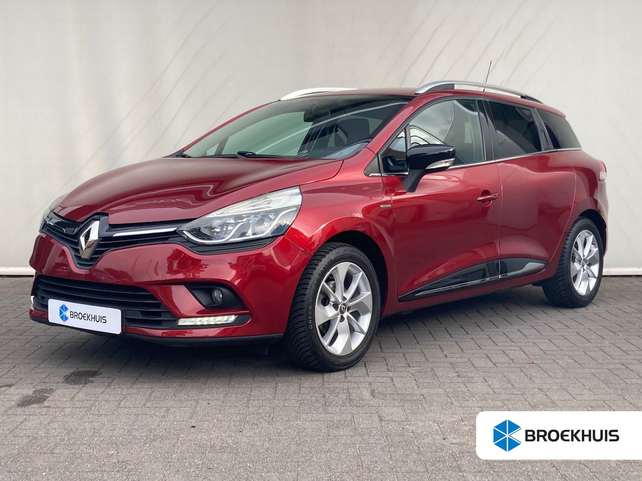 Renault Clio Estate - Airco | Cruise | Navi | Trekhaak | Premium sound | - AutoWereld.nl