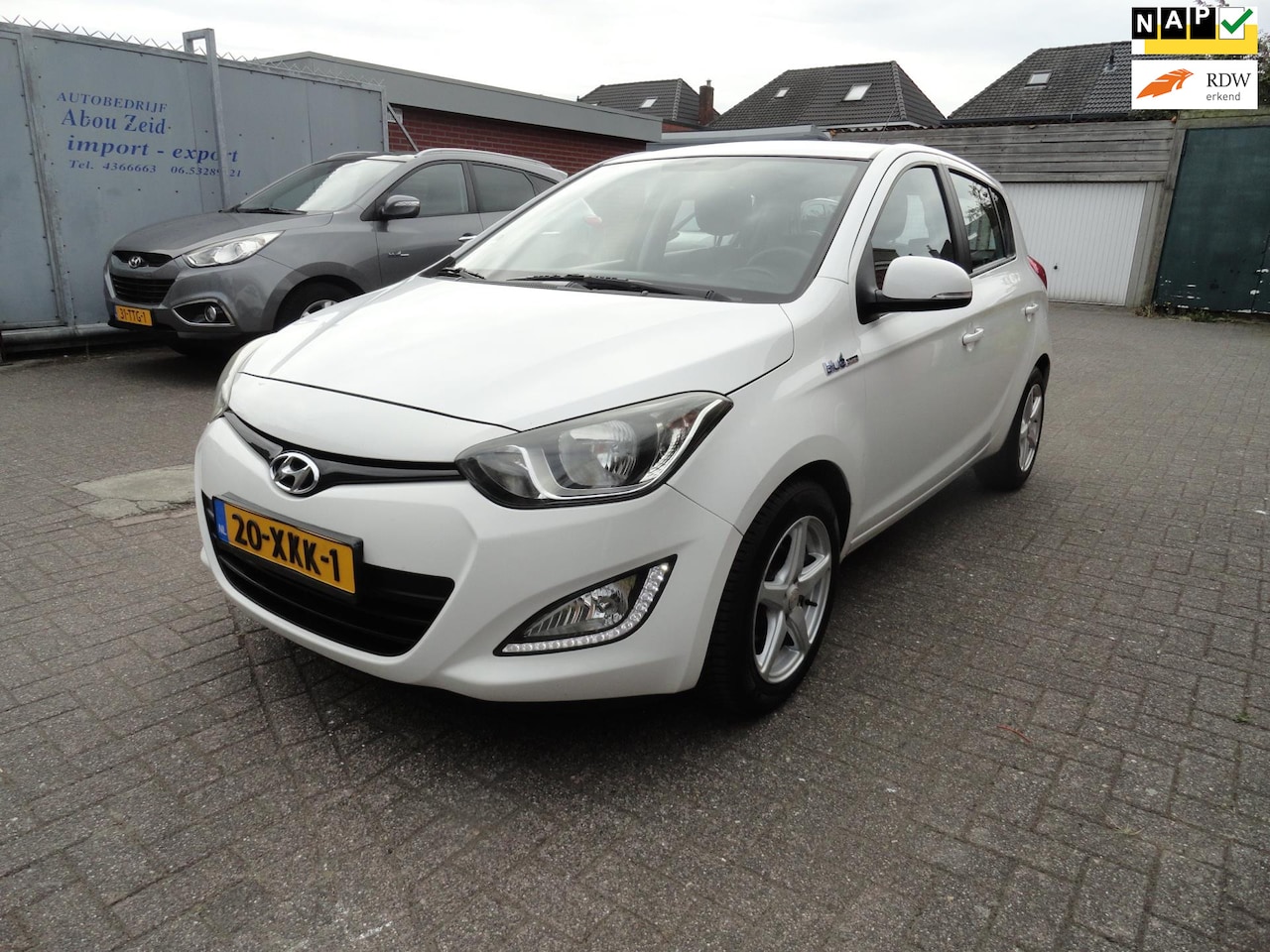 Hyundai i20 - 1.2i i-Motion 1.2i i-Motion (KM 131248 AIRCO) - AutoWereld.nl