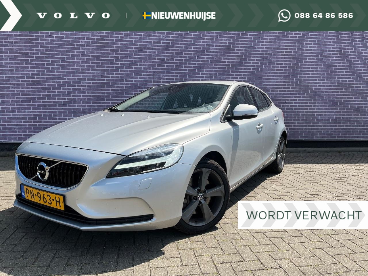 Volvo V40 - 1.5 T3 Nordic+ | Navi | Stoelverwarming | Park Assist | Trekhaak | Voorruit Verwarming | H - AutoWereld.nl