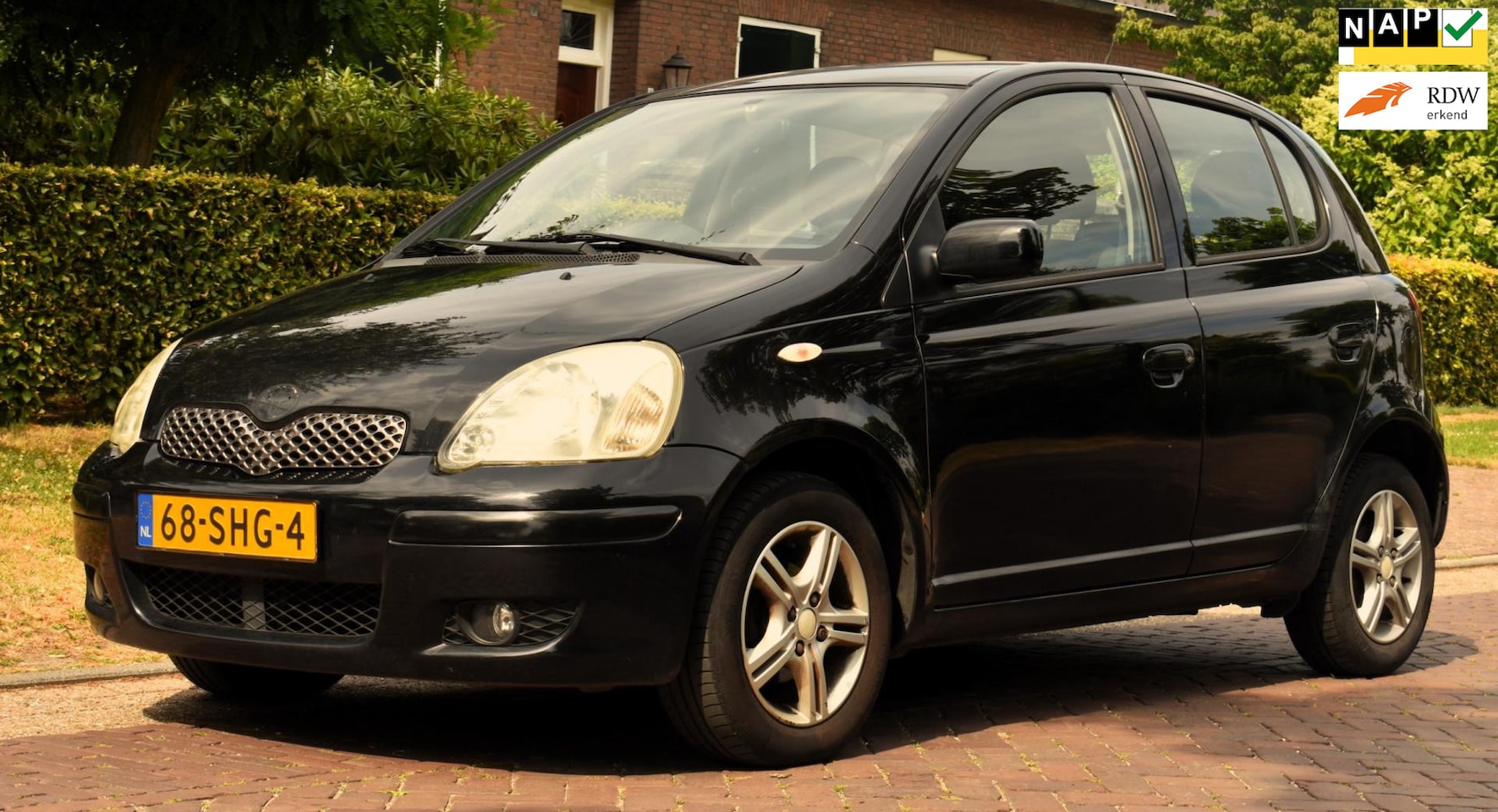 Toyota Yaris - 1.0 VVT-i Sol MET ELEKTRISCHE RAMEN, C.V. EN L.M. VELGEN, APK TOT 16 AUGUSTUS 2026 - AutoWereld.nl