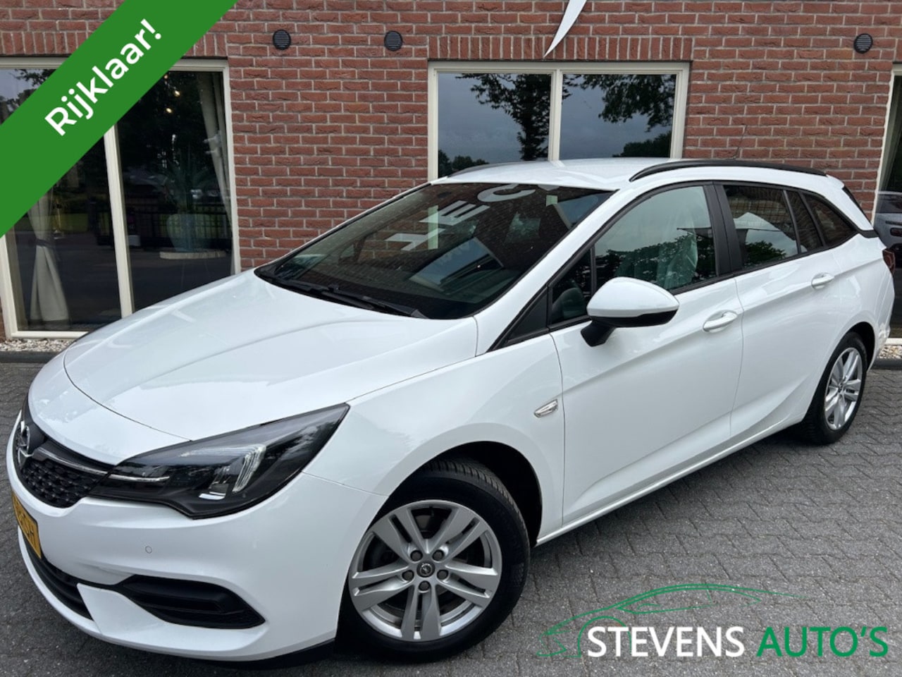 Opel Astra Sports Tourer - 1.2 Edition TREKHAAK / NAVI / LMV+ALLSEASON / AIRCO / CRUISE / L - AutoWereld.nl