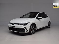 Volkswagen Golf - 1.4 eHybrid GTE IQ-LED / HEAD-UP / PANORAMADAK / CAMERA / STOELVERWARMING / DODEHOEK / ACC