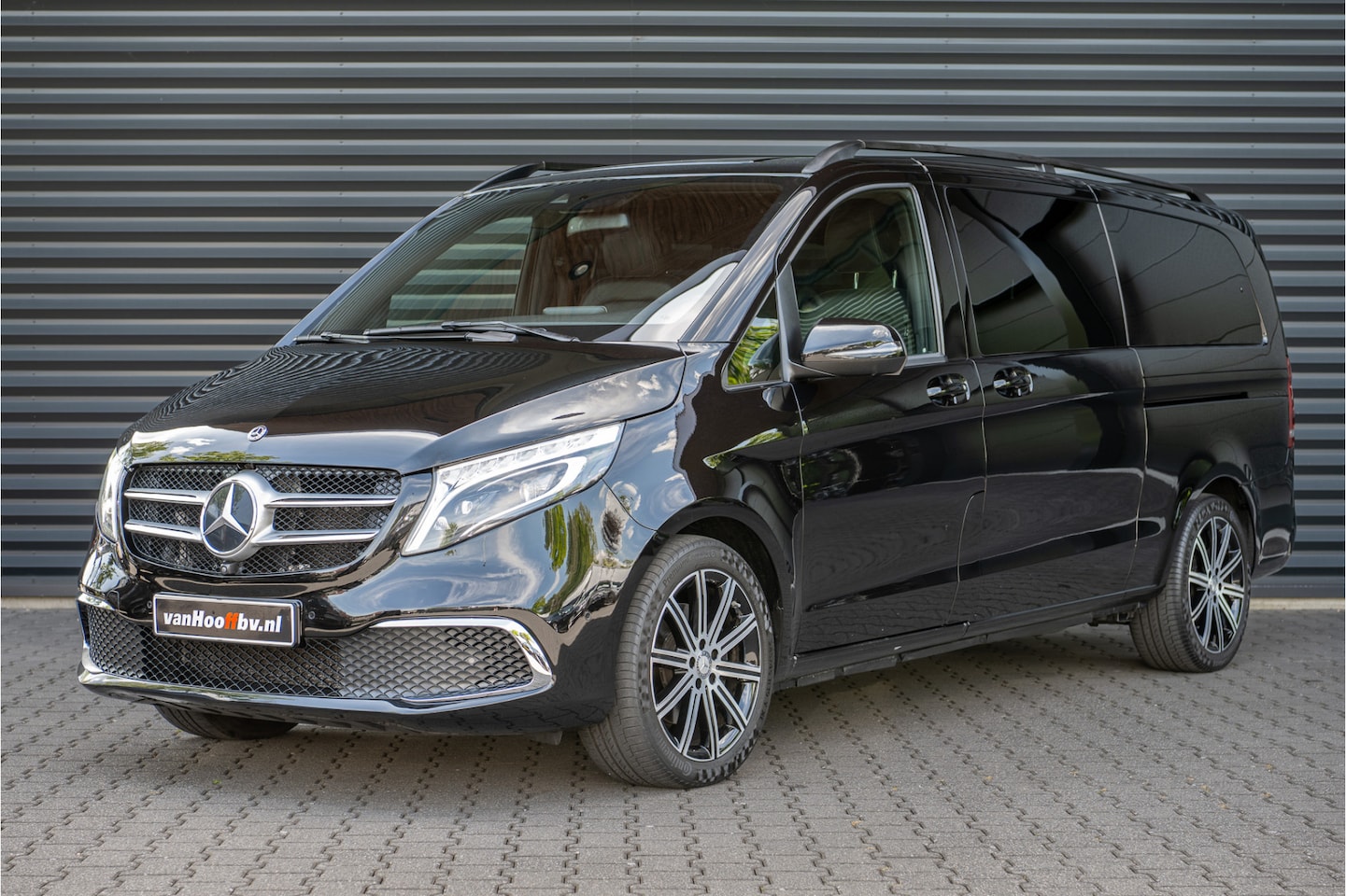 Mercedes-Benz V-klasse - 300d Extra Lang DC Motor nieuw-Burmester-19 inch -360 surround - AutoWereld.nl