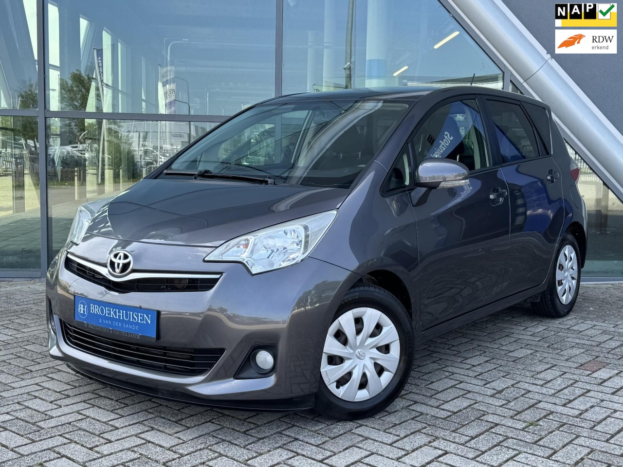 Toyota Verso S - 1.3 VVT-i Aspiration Automaat / Panoramadak / Camera - AutoWereld.nl