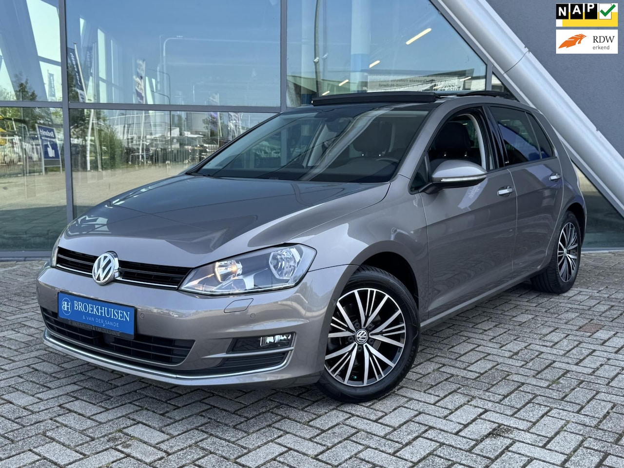 Volkswagen Golf - 1.4 TSI Highline Automaat / Panoramadak / Camera / Stoelverwarming - AutoWereld.nl