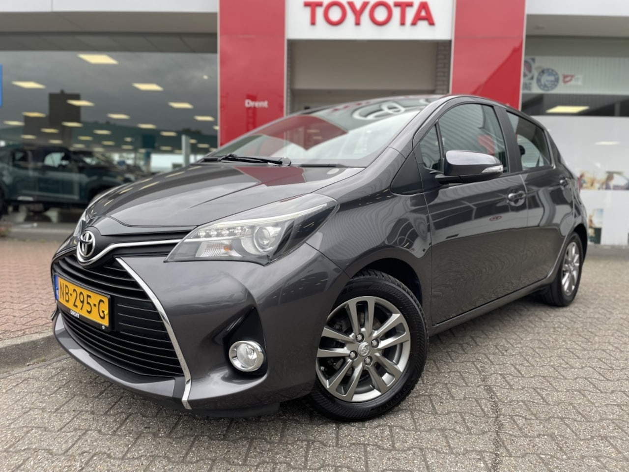 Toyota Yaris - 1.3 VVT-i Trend | Trekhaak | Navi | Cruise Control - AutoWereld.nl