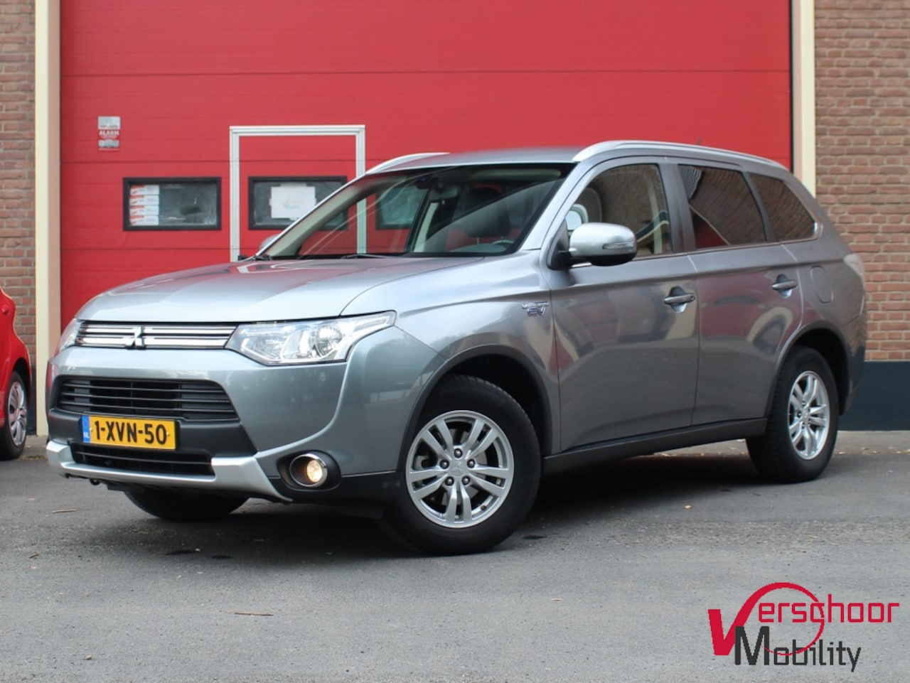 Mitsubishi Outlander - 2.0 PHEV BE X-Line | 4WD | Camera | Trekhaak | Cruise | Clima - AutoWereld.nl