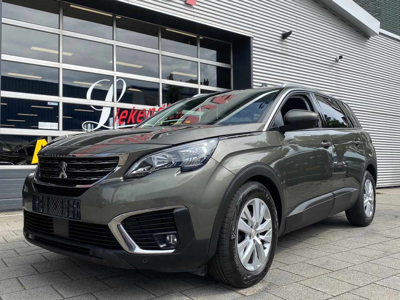 Peugeot 5008 - 1.2 PureTech 7 Personen - AUTOMAAT - Navigatie/Apple CarPlay I Airco I LED I PDC I Sport v - AutoWereld.nl